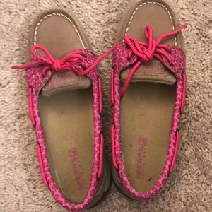 Tan Sperrys with pink cheetah print outline